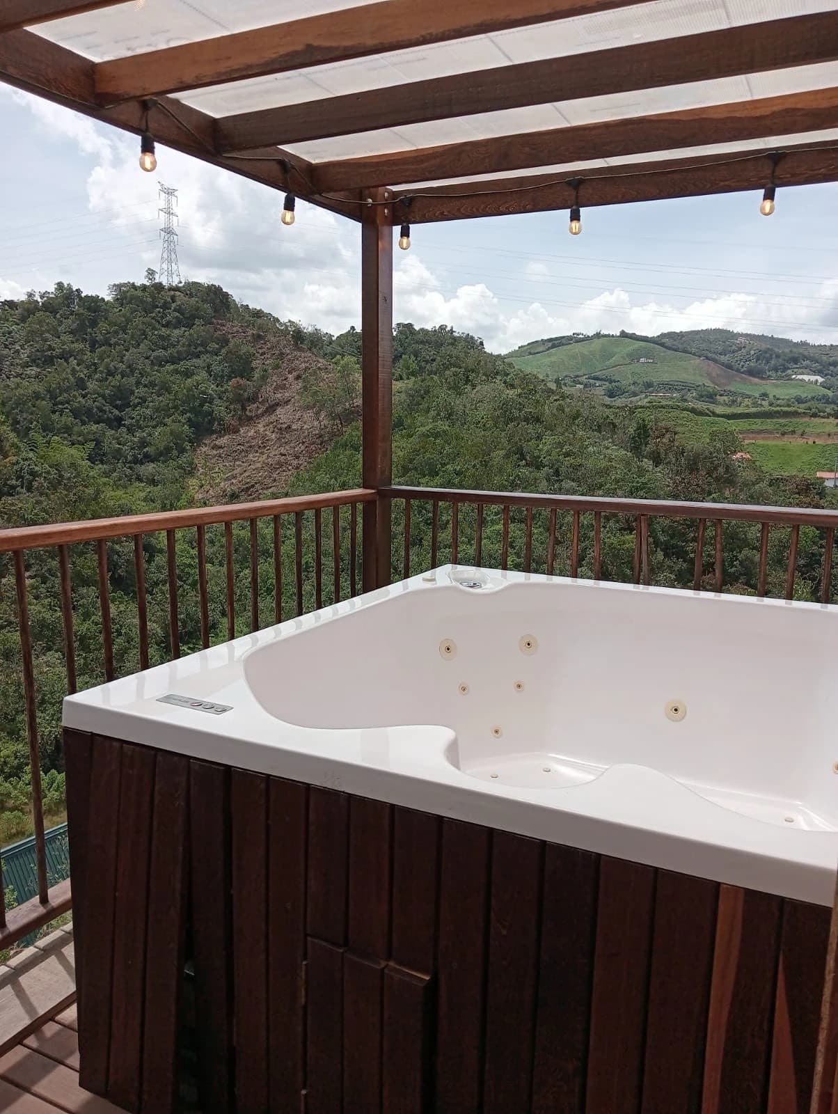 Jacuzzi privado — Ikuna Glamping